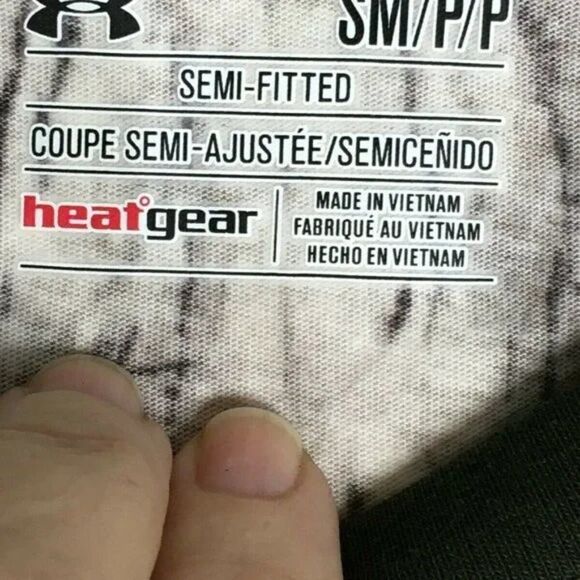 Under Armer Women's RealTree Camouflage Long Sleeves Heat Gear - Picture 4 of 5